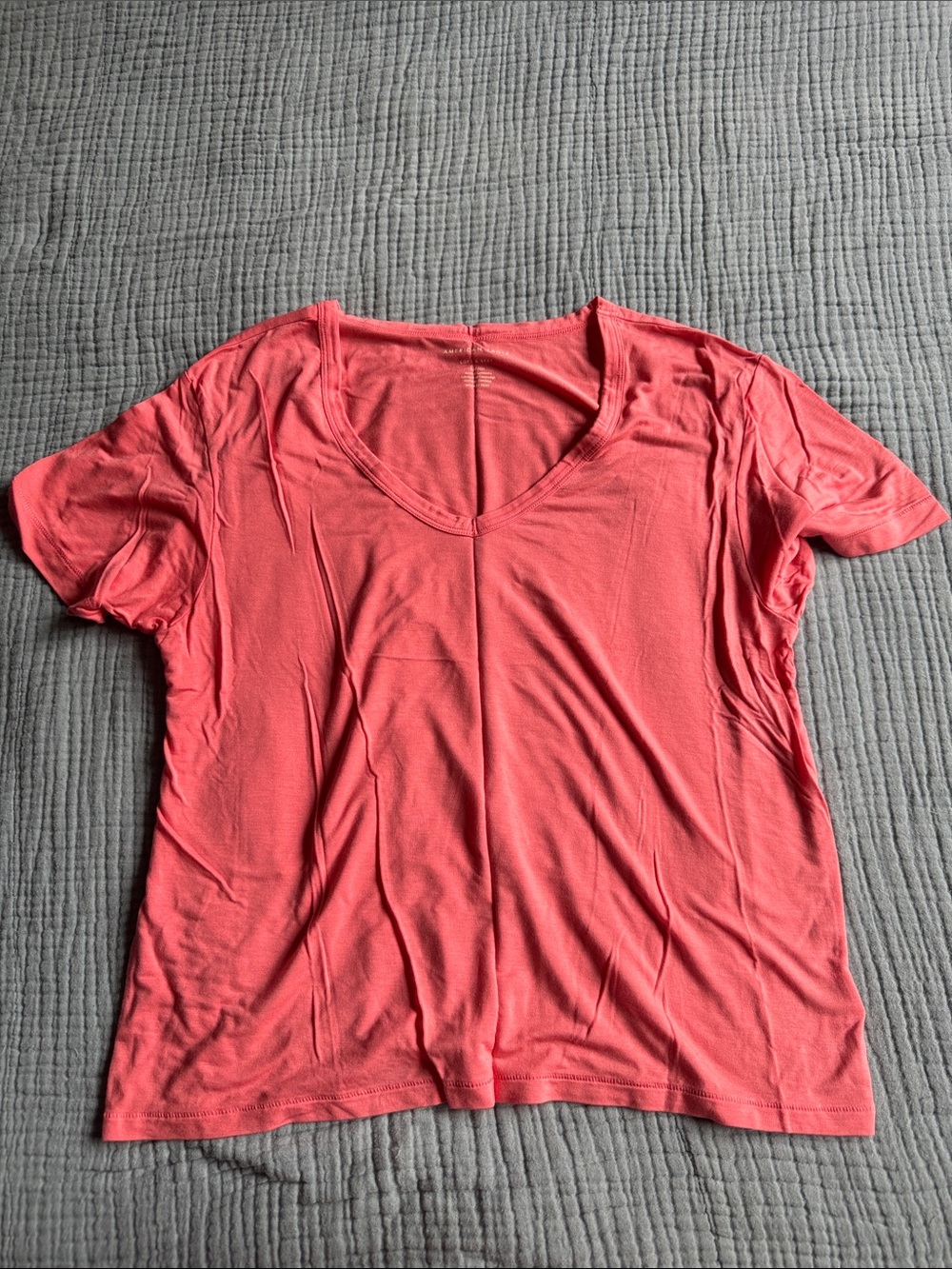 American Eagle Outfitters Coral V-Neck Short Sleeve Tee